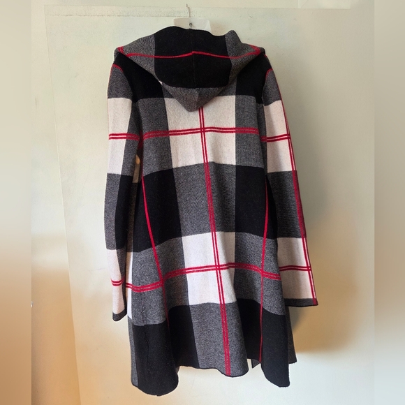 Frank Lyman Design Black and Red Plaid Cardigan - Picture 3 of 5